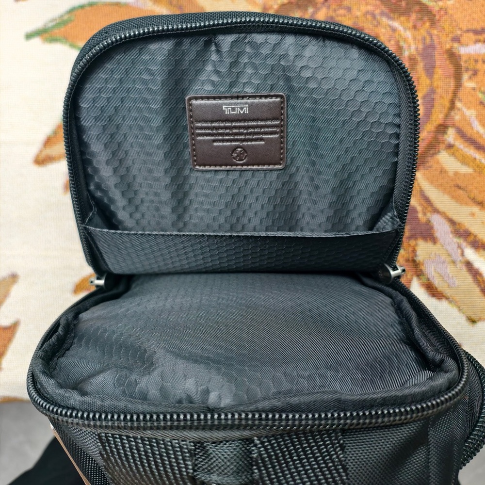 🌺Tumi Alpha Bravo Monterey Sling Bag - Picture 8 of 8